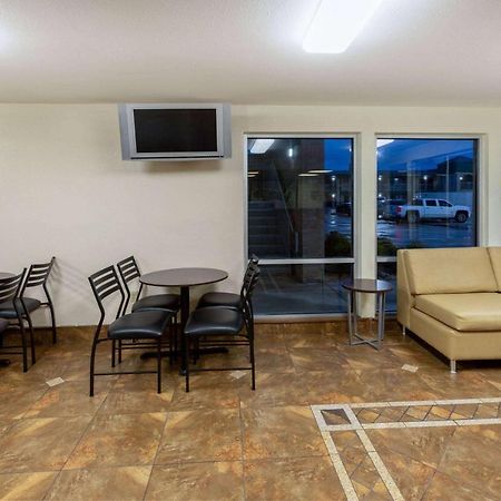 Hotel Super 8 By Wyndham Seguin Esterno foto