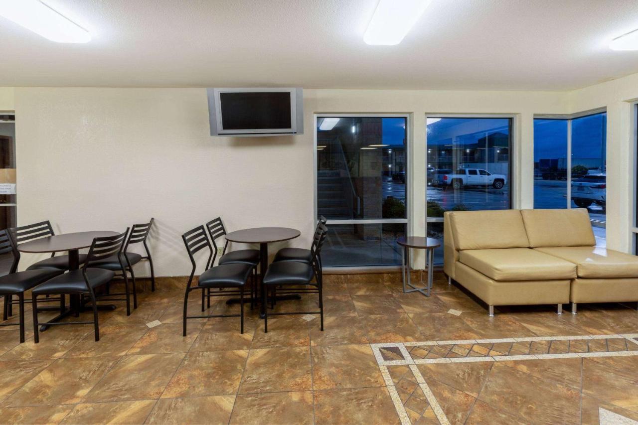 Hotel Super 8 By Wyndham Seguin Esterno foto