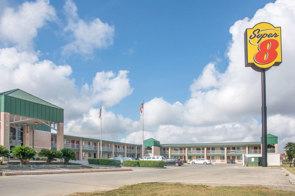 Hotel Super 8 By Wyndham Seguin Esterno foto