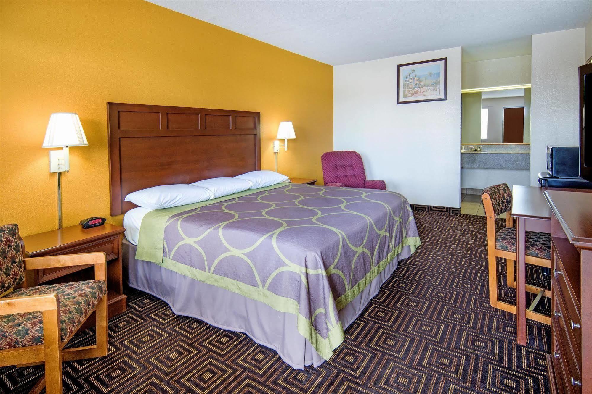 Hotel Super 8 By Wyndham Seguin Esterno foto