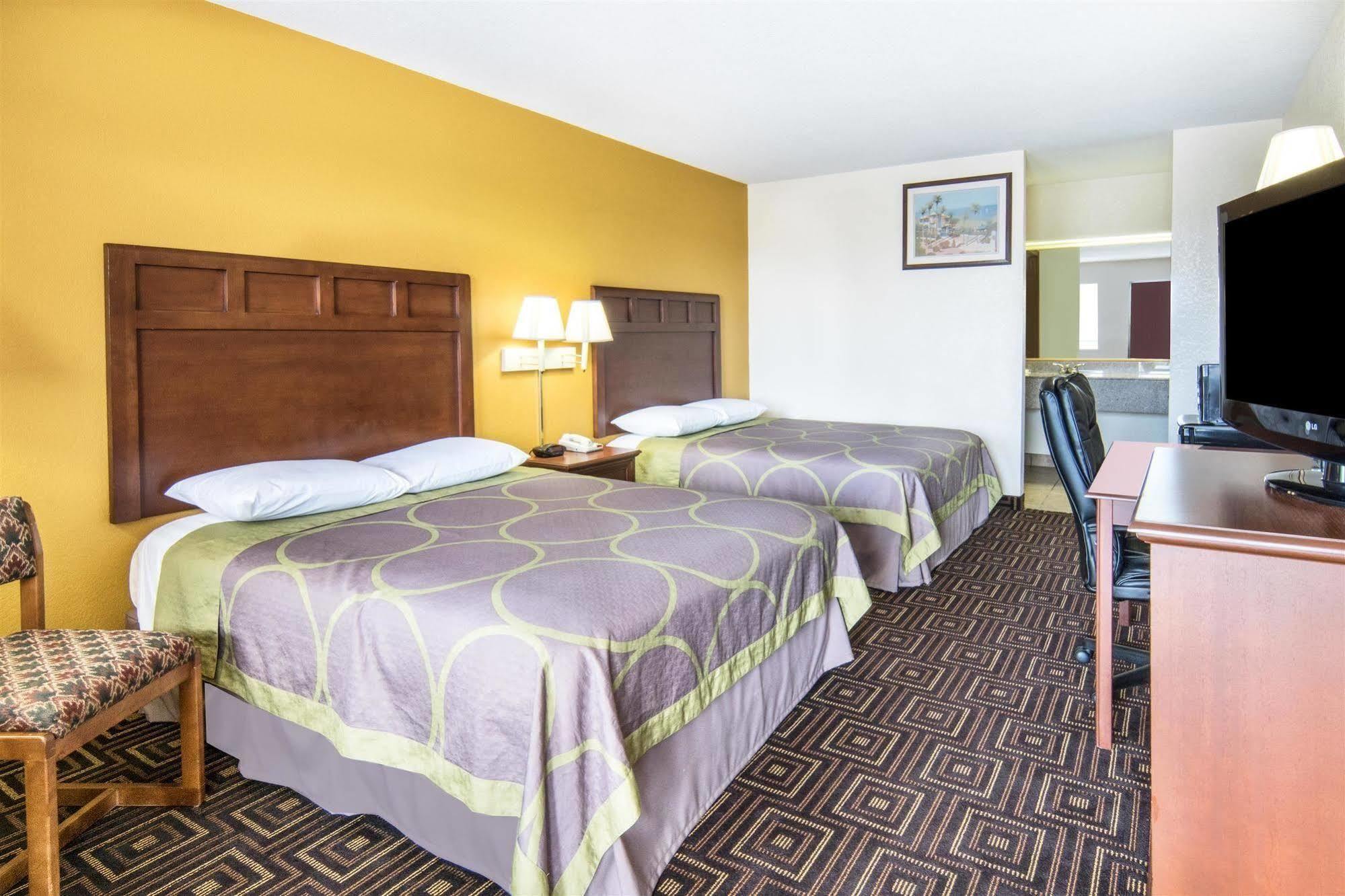 Hotel Super 8 By Wyndham Seguin Esterno foto